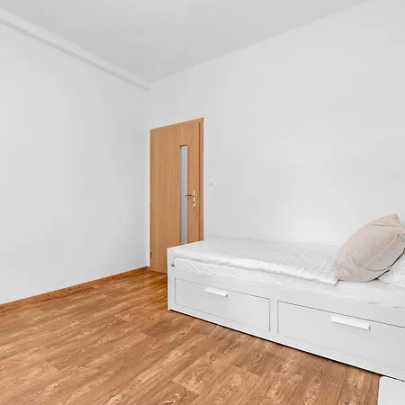 Apartamento 3br Family Close To Bus Station With Ac Bratislava