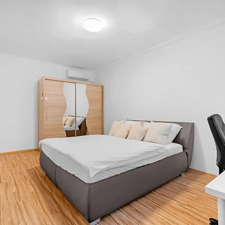 아파트 Spacious 3br By Bus Station Nivy Mall With Ac