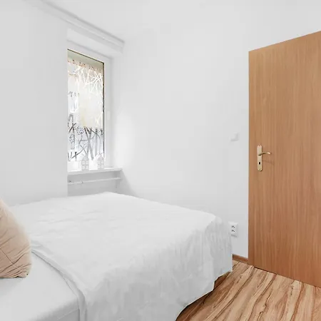 Spacious 3br By Bus Station Nivy Mall With Ac Lejlighed Bratislava