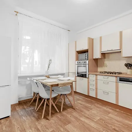 Spacious 3Br Apt By Bus Station Nivy Mall With Ac